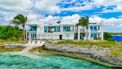 Luxury Villa Photo #3
