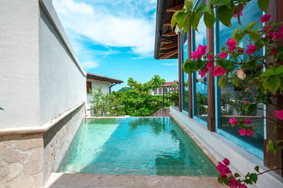 Luxury Villa Photo #3