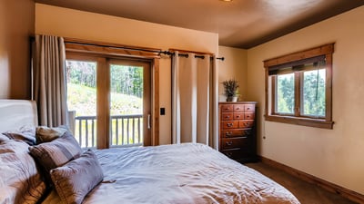 King suite, upper level