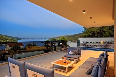 Luxury Villa Photo #9