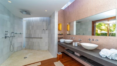 Luxury Villa Photo #44