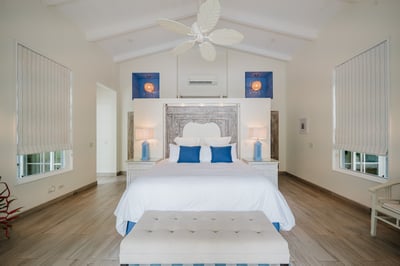 Luxury Villa Photo #25