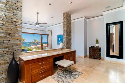 Luxury Villa Photo #25
