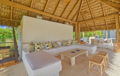 Luxury Villa Photo #8