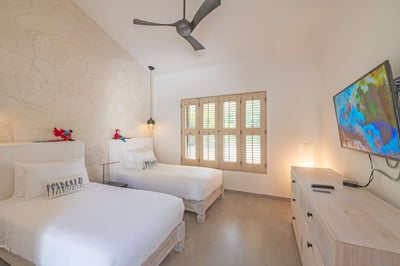 Luxury Villa Photo #23