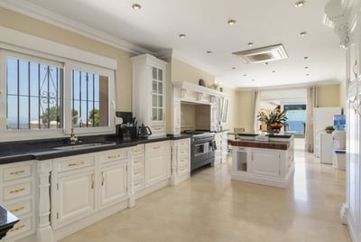 Luxury Villa Photo #16