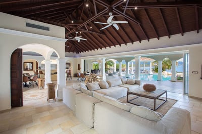 Luxury Villa Photo #18