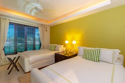 Luxury Villa Photo #26