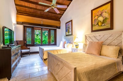 Luxury Villa Photo #20