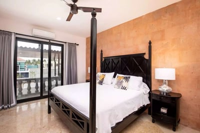 Luxury Villa Photo #29