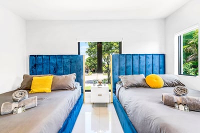Luxury Villa Photo #43