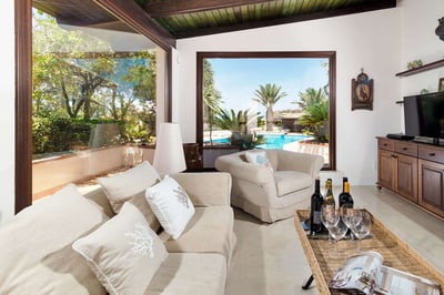Luxury Villa Photo #33