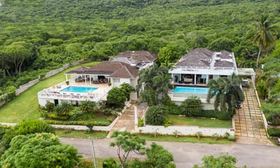 Luxury Villa Photo #2