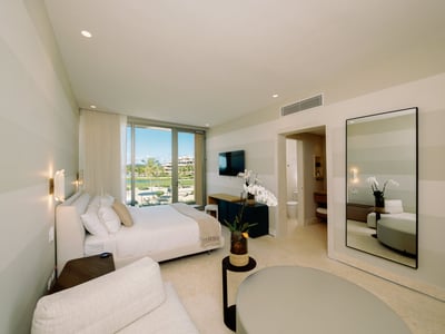 Large luxury villa with full staff and ocean views