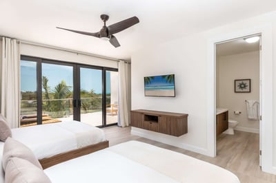 Luxury Villa Photo #32