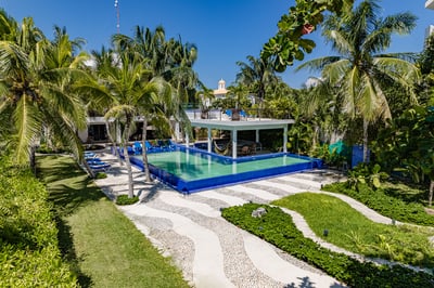 Luxury Villa Photo #7
