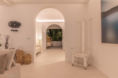 Luxury Villa Photo #18