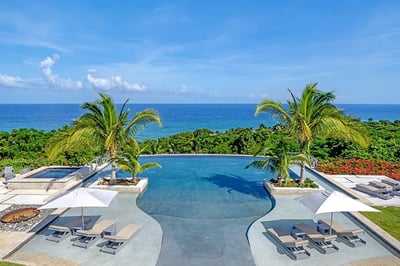Luxury Villa Photo #4