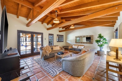 Luxury Villa Photo #27