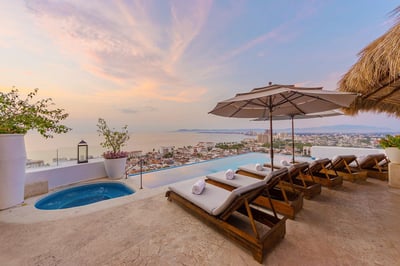 Luxury Villa Photo #5