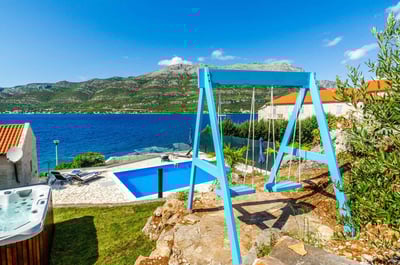 Luxury Villa Photo #7