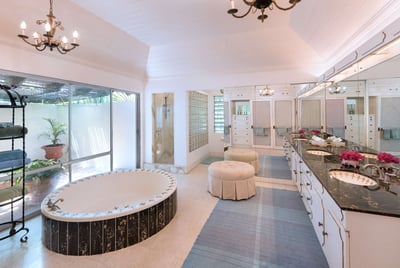 Luxury Villa Photo #9