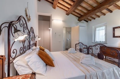 Luxury Villa Photo #33