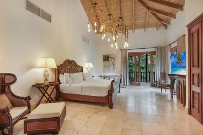 Luxury Villa Photo #30