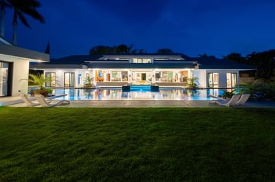 Luxury Villa Photo #3
