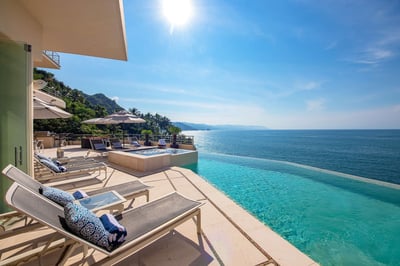 Luxury Villa Photo #3