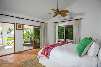 Luxury Villa Photo #39