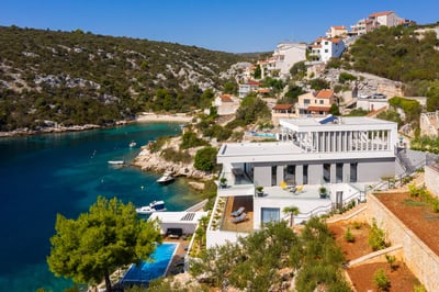 Luxury Villa Photo #3