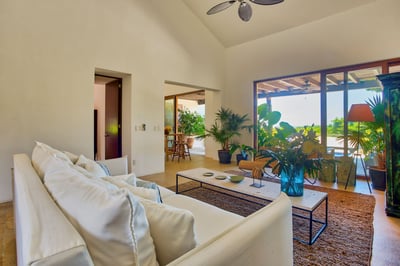 Luxury Villa Photo #9