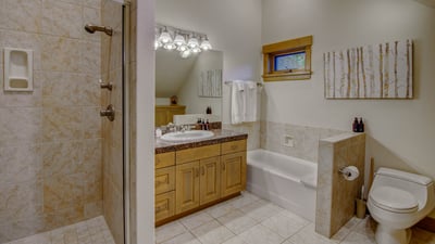 Bedroom 3, Upper Level - King ensuite