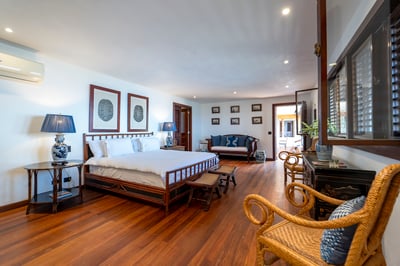 Luxury Villa Photo #47