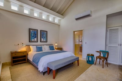 Luxury Villa Photo #40