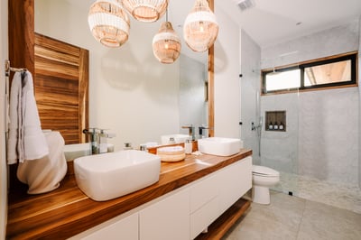 Suite 5 Private Bathroom - Level 1