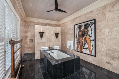 Luxury Villa Photo #40