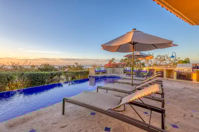 Luxury Villa Photo #4