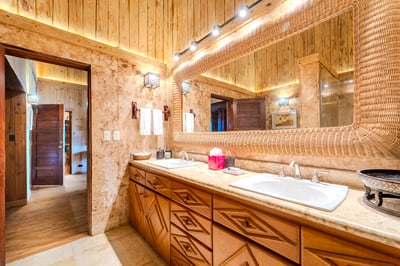 Luxury Villa Photo #42