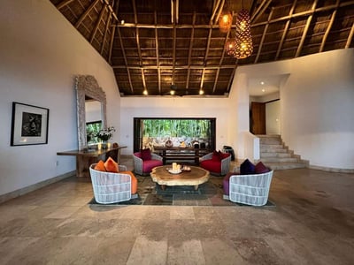 Luxury Villa Photo #16