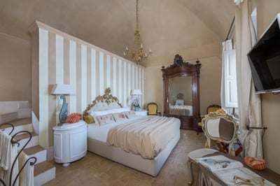 Luxury Villa Photo #37