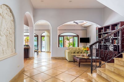 Luxury Villa Photo #32