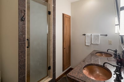 Apex Lodge South Side Bunkroom Ensuite