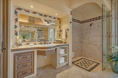 Luxury Villa Photo #37