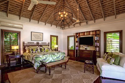 Luxury Villa Photo #15