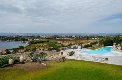 Luxury Villa Photo #3