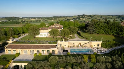 Luxury Villa Photo #4