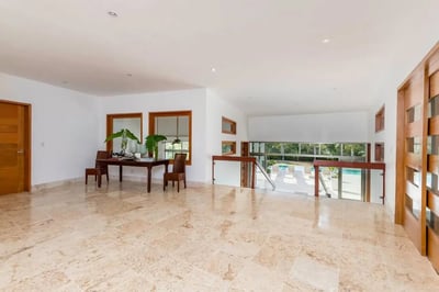Luxury Villa Photo #38