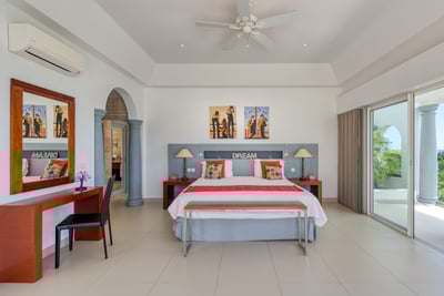 Luxury Villa Photo #23